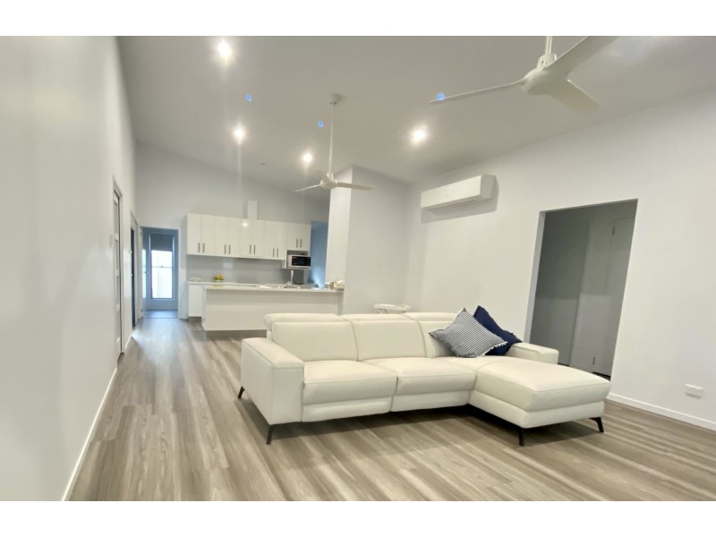 4 Emperor St, Woodgate QLD 4660