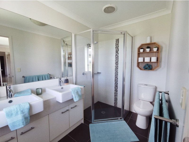 25 Peters Road, Fassifern Valley QLD 4309