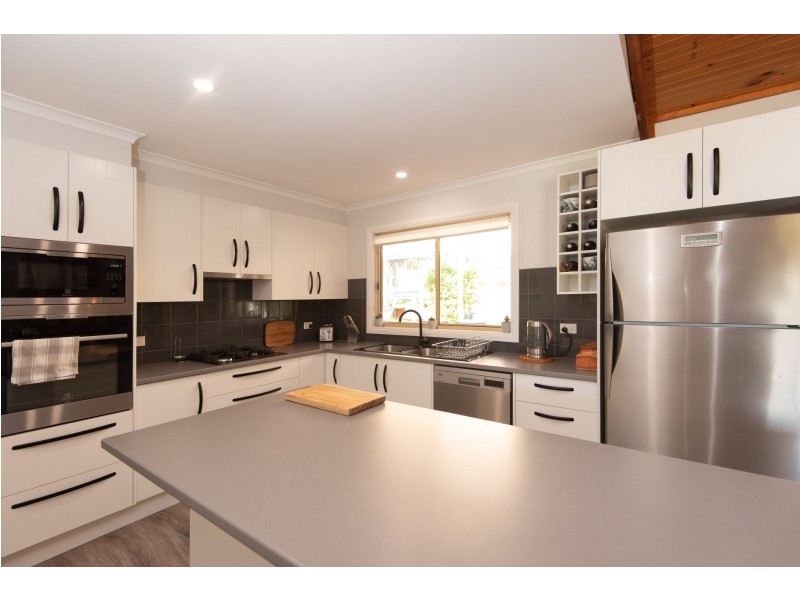 35 Pear Tree Place, Moruya NSW 2537