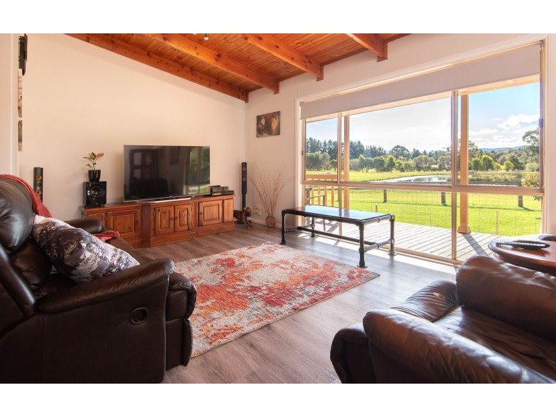 35 Pear Tree Place, Moruya NSW 2537