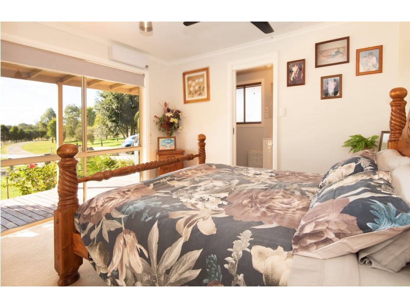 35 Pear Tree Place, Moruya NSW 2537