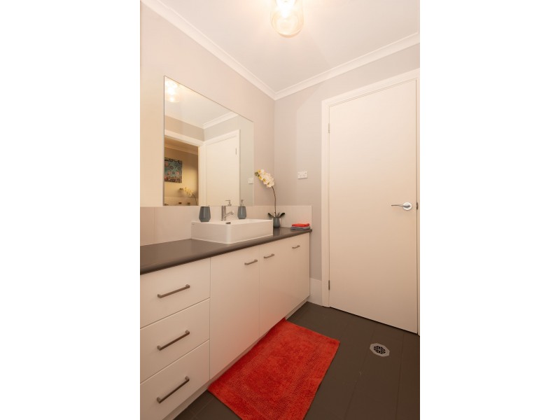 35 Pear Tree Place, Moruya NSW 2537