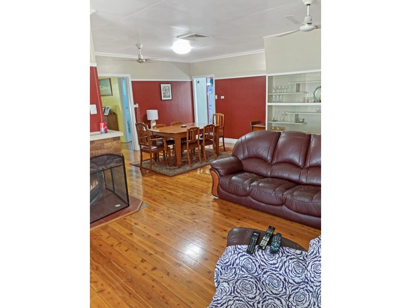 100 Parry St, Charleville QLD 4470