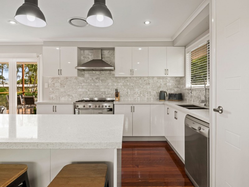 16 Lawson Street, Woodridge QLD 4114