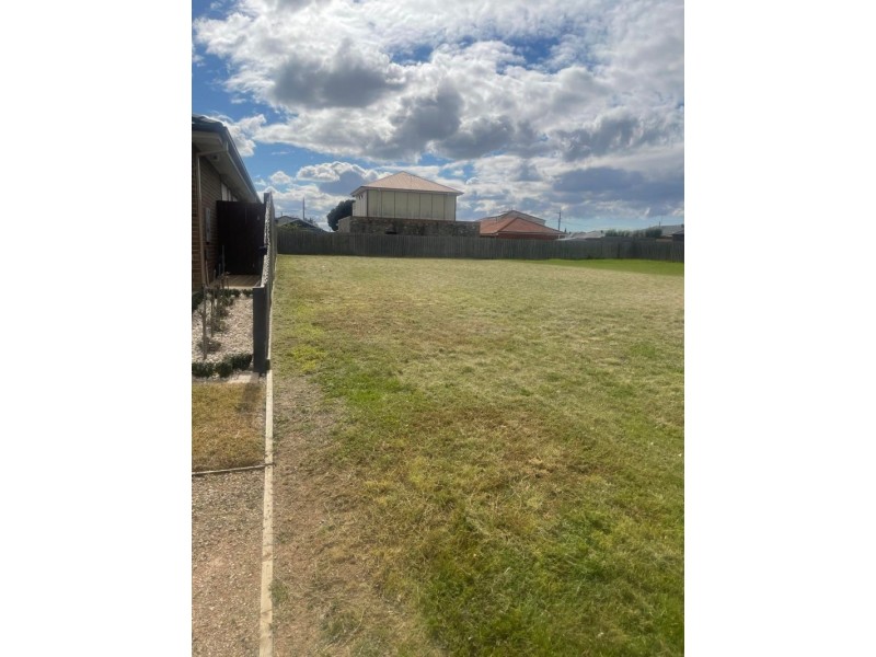 97 Waratah Drive, Altona Meadows VIC 3028