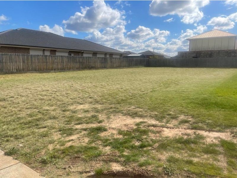 97 Waratah Drive, Altona Meadows VIC 3028