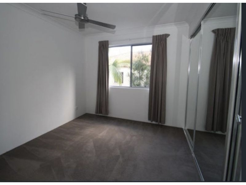 6/24-26 Proud St, Labrador QLD 4215