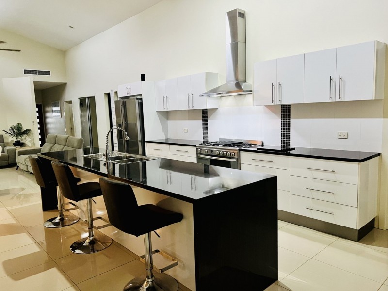 43 Aurelia Road, Palm Cove QLD 4879