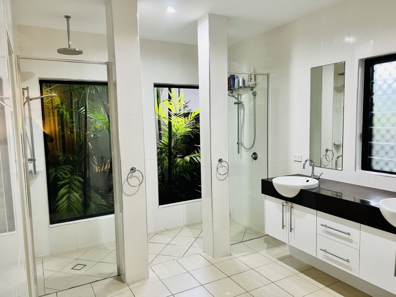 43 Aurelia Road, Palm Cove QLD 4879