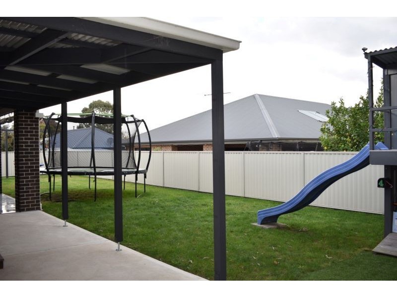 27 The Circuit, Pakenham VIC 3810