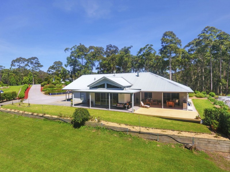 8 Woodlot Place, Batehaven NSW 2536