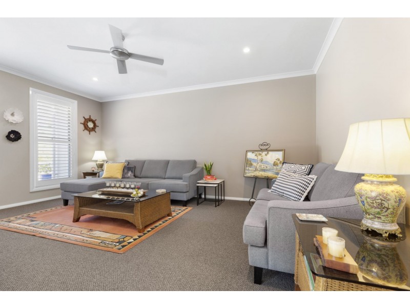 8 Woodlot Place, Batehaven NSW 2536