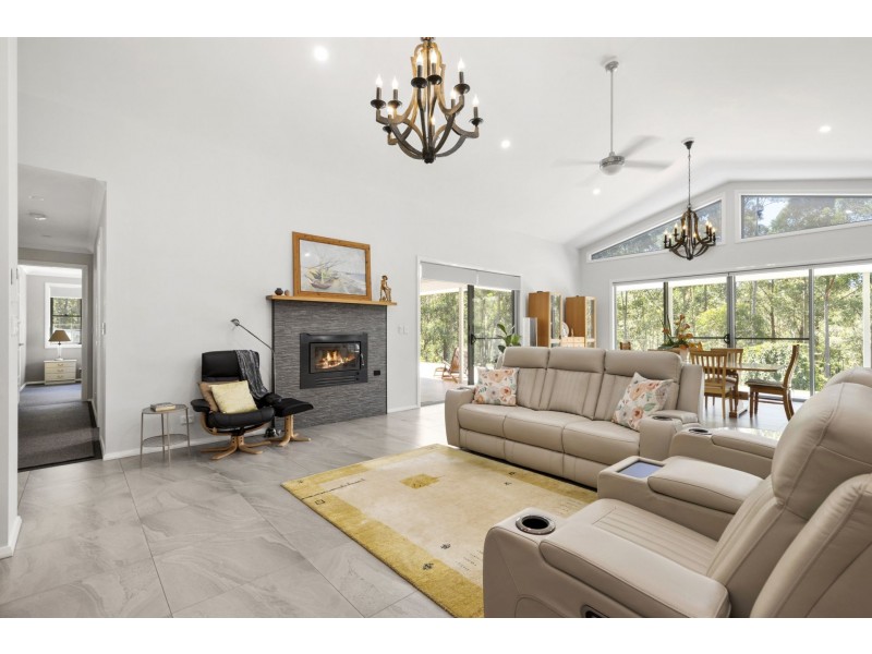 8 Woodlot Place, Batehaven NSW 2536