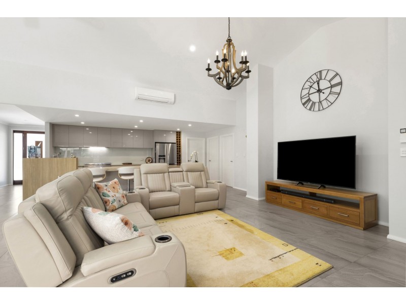 8 Woodlot Place, Batehaven NSW 2536