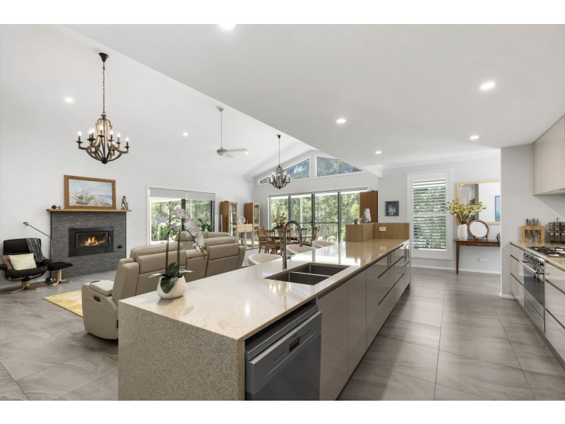 8 Woodlot Place, Batehaven NSW 2536