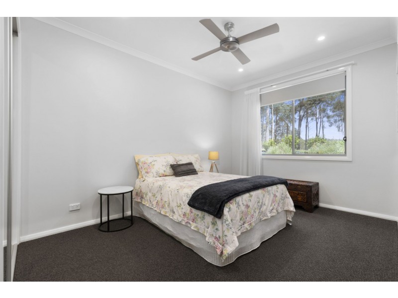 8 Woodlot Place, Batehaven NSW 2536
