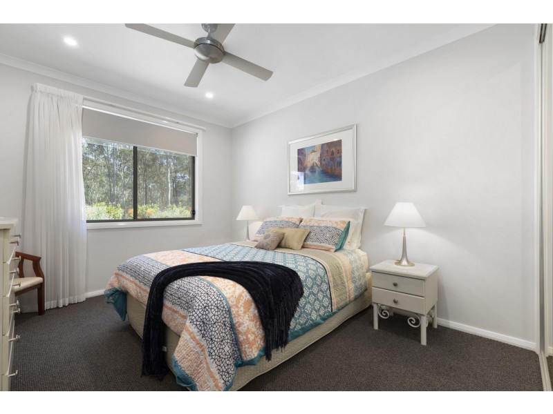 8 Woodlot Place, Batehaven NSW 2536