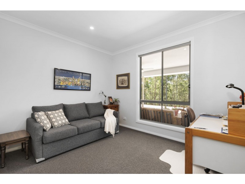 8 Woodlot Place, Batehaven NSW 2536
