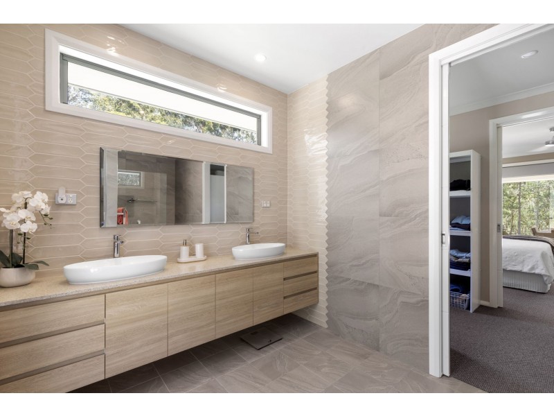 8 Woodlot Place, Batehaven NSW 2536