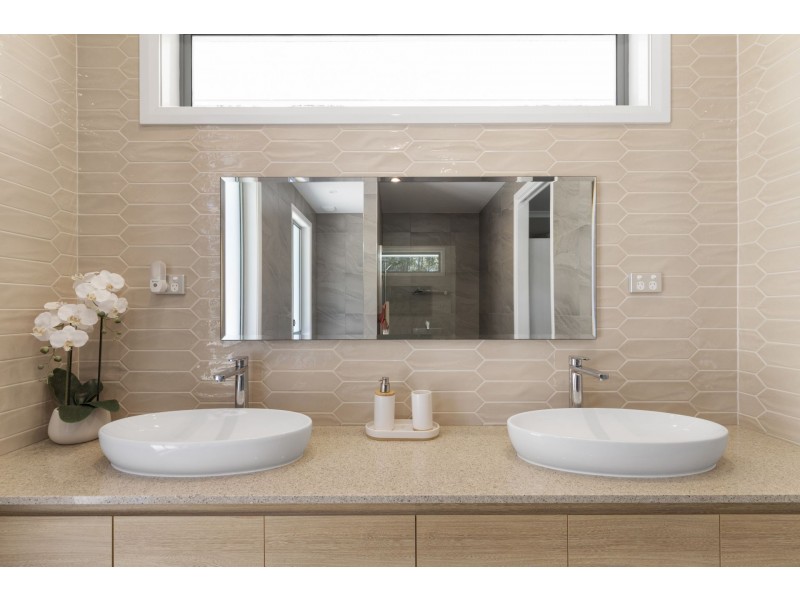 8 Woodlot Place, Batehaven NSW 2536