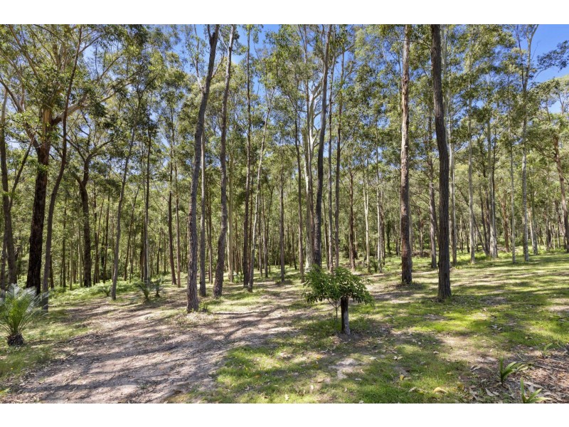 8 Woodlot Place, Batehaven NSW 2536
