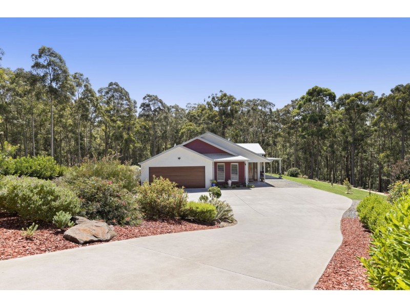 8 Woodlot Place, Batehaven NSW 2536