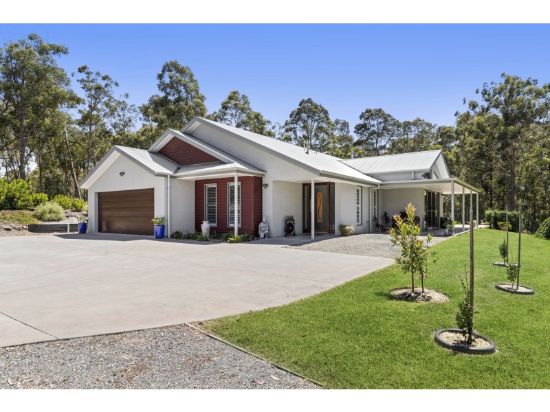 8 Woodlot Place, Batehaven NSW 2536
