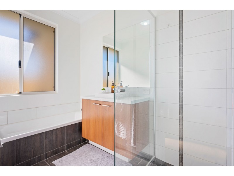 27 Resolve crescent, Eaton WA 6232