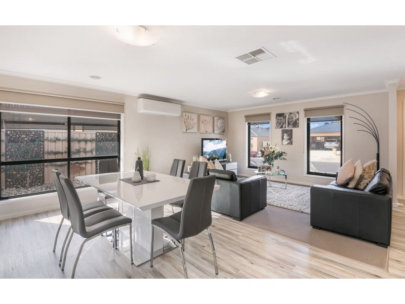 21 Blue Wren Boulevard, Kangaroo Flat VIC 3555