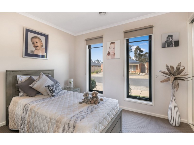 21 Blue Wren Boulevard, Kangaroo Flat VIC 3555