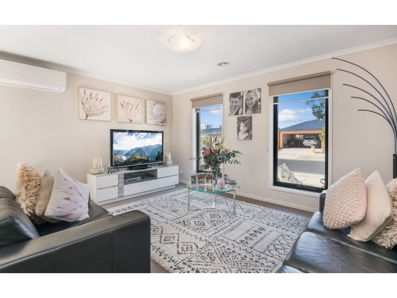 21 Blue Wren Boulevard, Kangaroo Flat VIC 3555