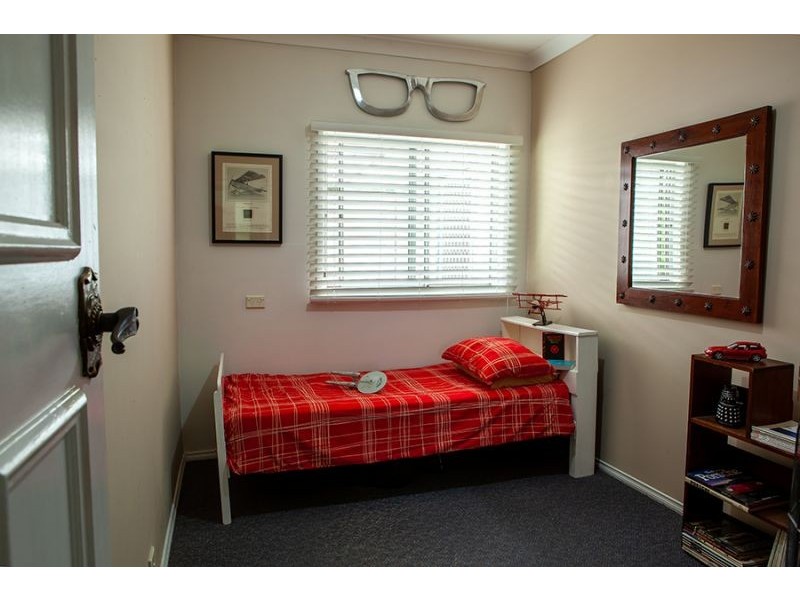 1 Ada Street, Waratah NSW 2298