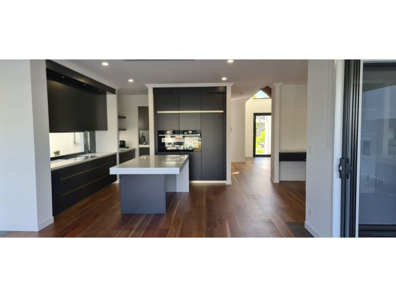 2/8 Middle Quay Drive, Biggera Waters QLD 4216