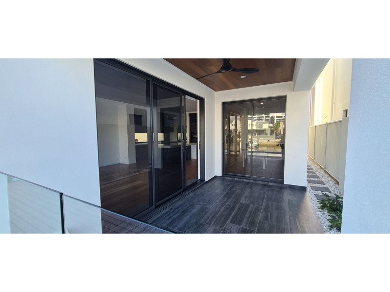 2/8 Middle Quay Drive, Biggera Waters QLD 4216