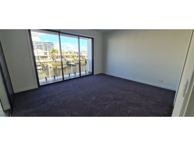 2/8 Middle Quay Drive, Biggera Waters QLD 4216