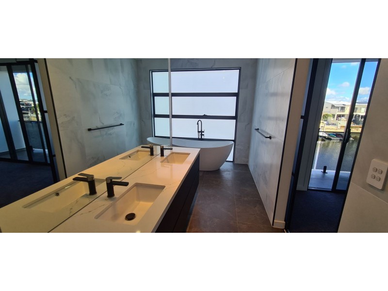 2/8 Middle Quay Drive, Biggera Waters QLD 4216