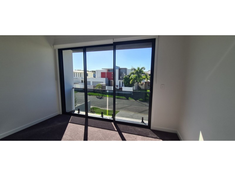 2/8 Middle Quay Drive, Biggera Waters QLD 4216