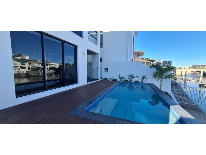 2/8 Middle Quay Drive, Biggera Waters QLD 4216