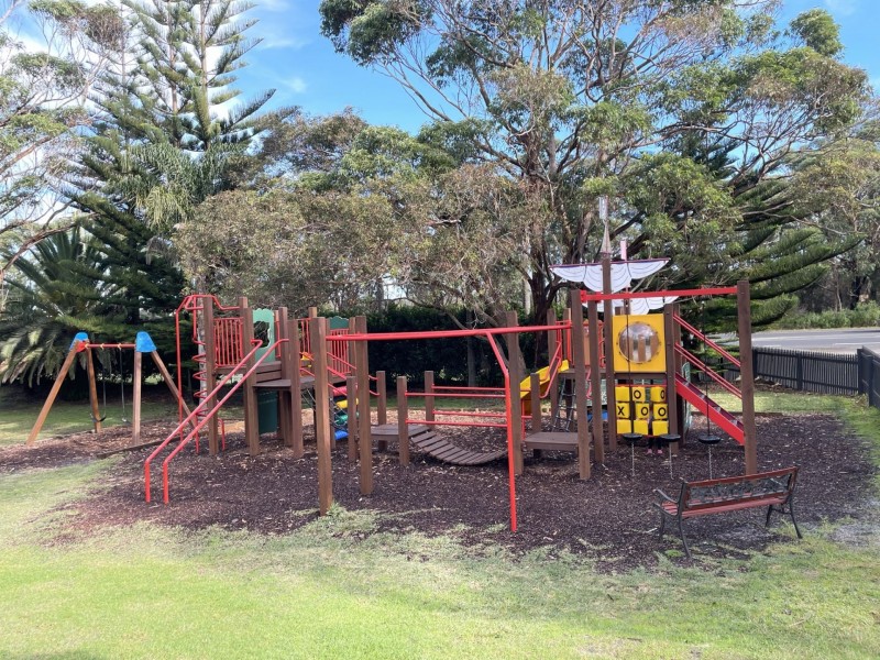 Cabin 115/425 Princes Highway, Lake Tabourie NSW 2539