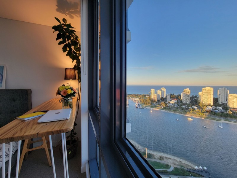 2 Como crescent, Southport QLD 4215