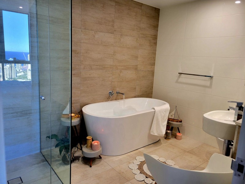 2 Como crescent, Southport QLD 4215