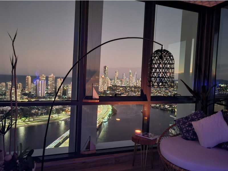 2 Como crescent, Southport QLD 4215