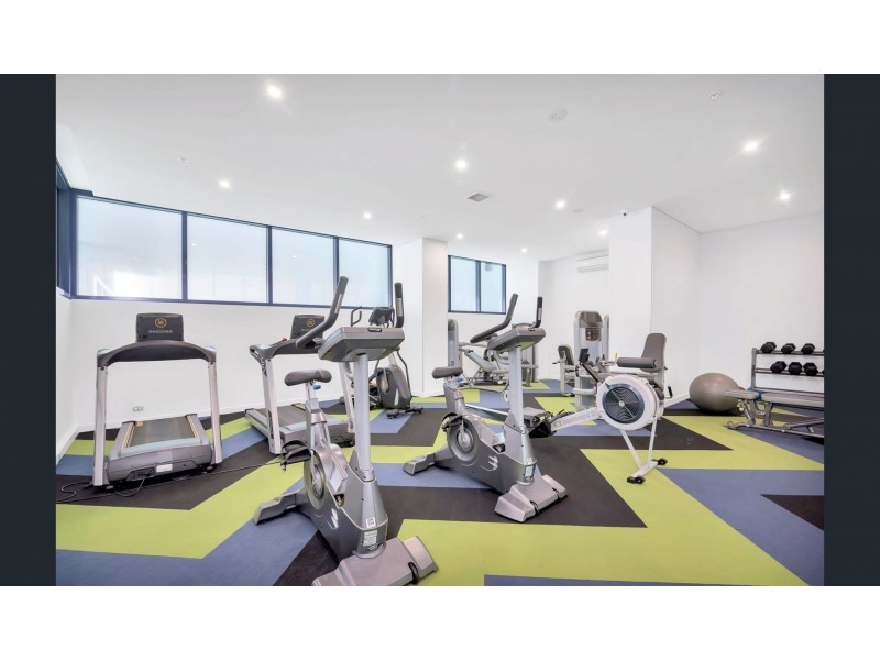 2 Como crescent, Southport QLD 4215