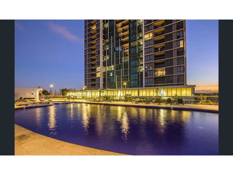 2 Como crescent, Southport QLD 4215