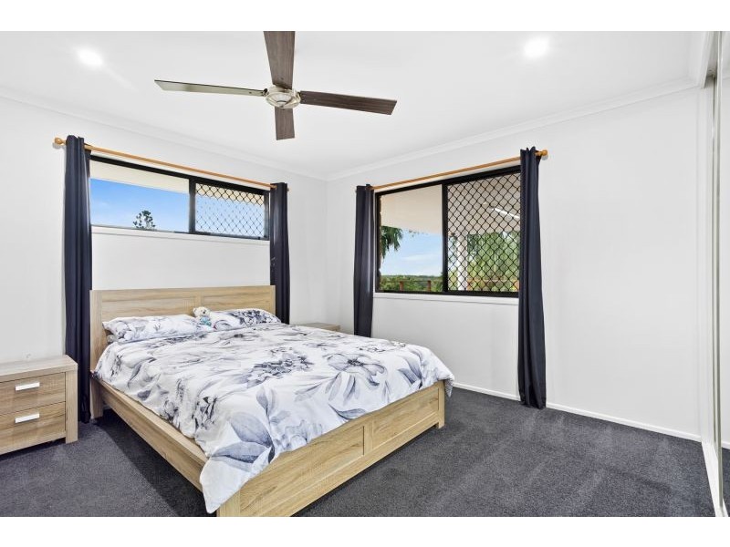 27 Macaulay Way, Pacific Heights QLD 4703