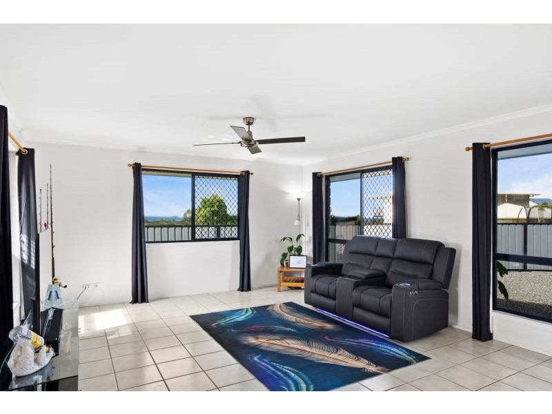 27 Macaulay Way, Pacific Heights QLD 4703