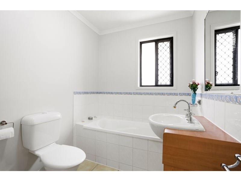 27 Macaulay Way, Pacific Heights QLD 4703