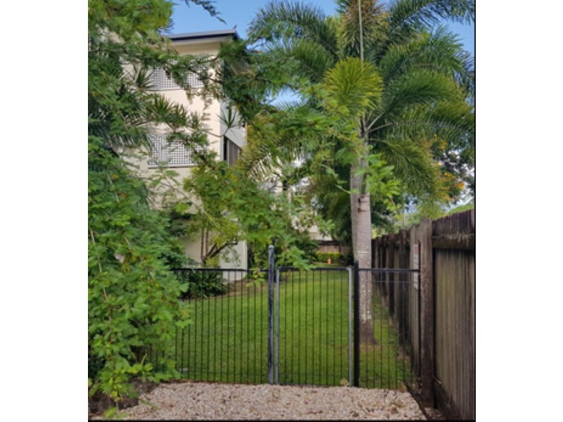 8/28 Springfield Crescent, Manoora QLD 4870