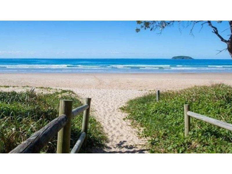 8 Pine Crescent, Sandy Beach NSW 2456