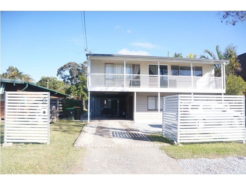 8 Pine Crescent, Sandy Beach NSW 2456